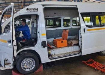 Electric hybrid taxis decreasing carbon